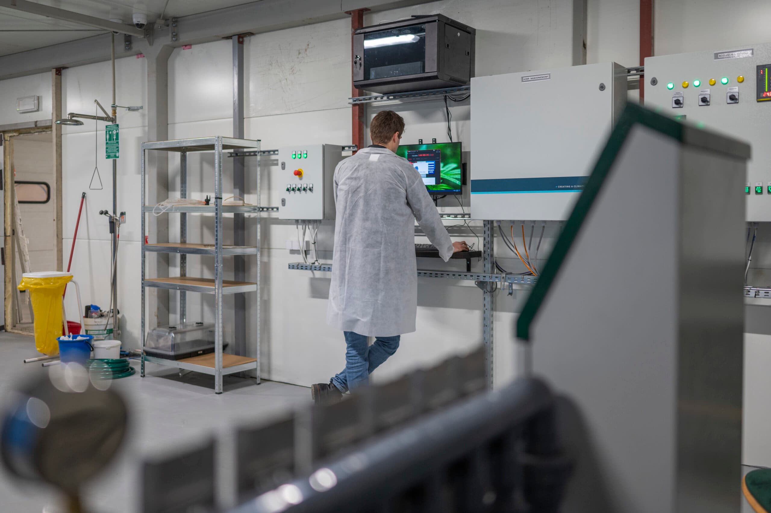 Operating laboratory systems on monitor